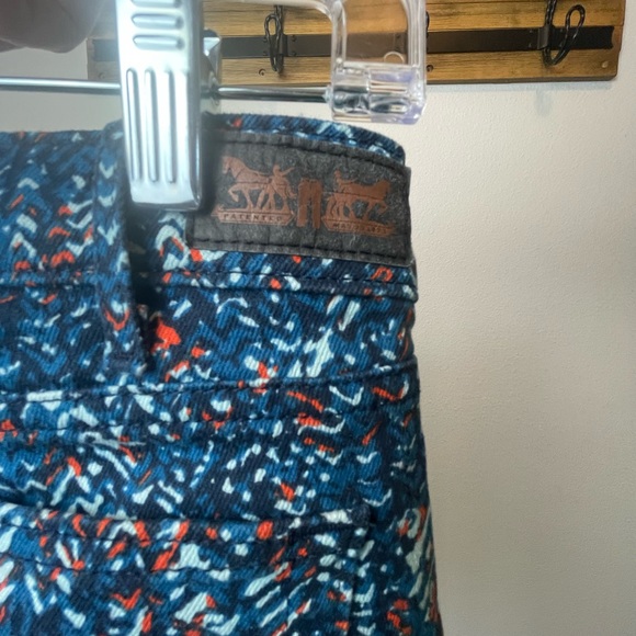 Levi’s Women’s Shorts | Colorful Confetti | size 6 - Picture 3 of 8